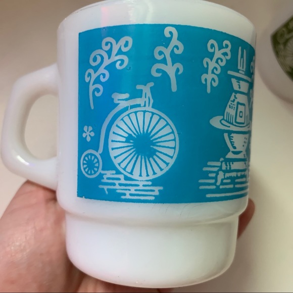 Pair of Fire King stacking milk glass D-handle mugs - Picture 3 of 8